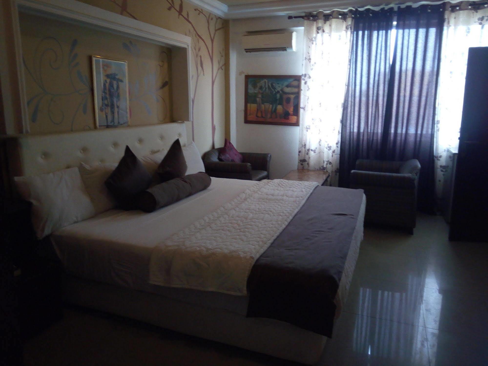 Niagara Hotel Accra Exterior foto